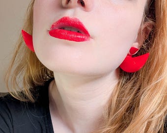Pendientes de cuerno rojo