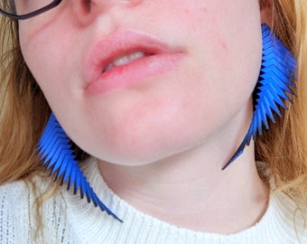 Pendientes llamativos y coloridos — Azul y negro — Parazeph