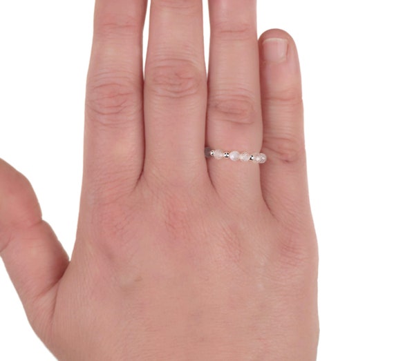 Anello arcobaleno con pietre preziose colorate – anello elastico fatto a mano su fascia elastica - Italia