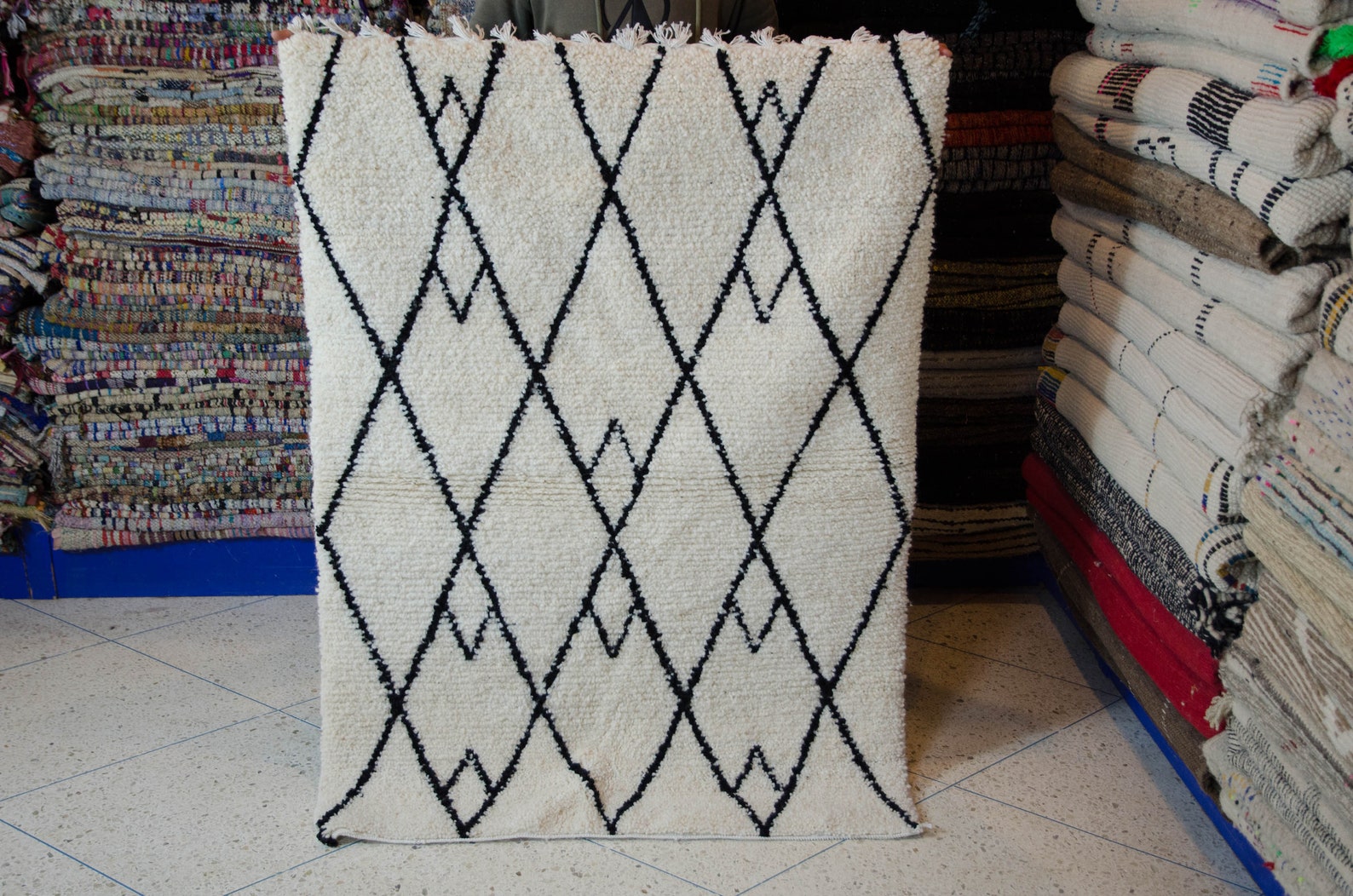 Black and White Moroccan Rug 4x5 Handwoven Moroccan Rug Etsy
