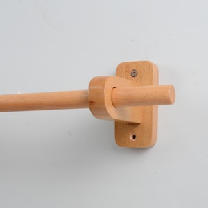 Rustikale Holz-Gardinenstange, natürliche handgemachte Holz-Gardinenhalter mit Holz-Ringen, unbeschichtete Holz-Gardinenstange