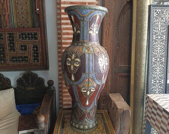 Rare énorme vase unique fabriqué à la main avec du cuir, de la céramique et de l'argent