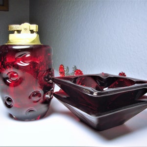Vintage Working RED LIGHTER & ASHTRAYS (2) - Ruby Red Dimpled Art Glass Lighter - Bold Square Glass Ashtrays - Midcentury Barware Set