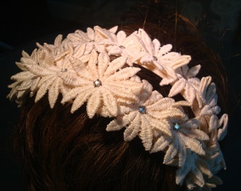 Gold Velvet Daisy Flower Fascinator Headband Hat Teardrop Races 1950s Vtg 2475
