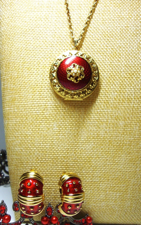 Vintage GUILLOCHE LOCKET w/ EARRINGS - Gold Plate… - image 10