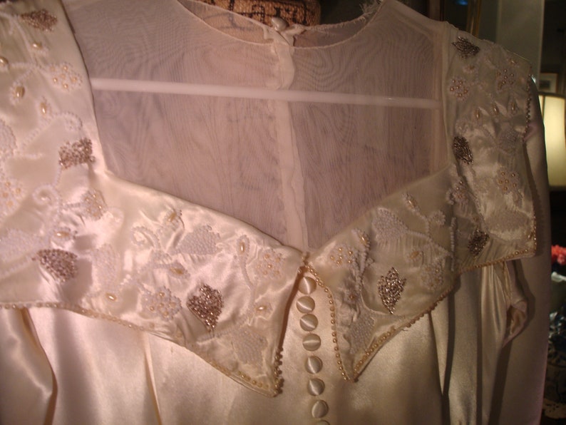 Great Vintage Condition!! Vintage MAURER WEDDING DRESS By Maurer Original Satin Ivory Size Small Beaded Collar Wedding Dress