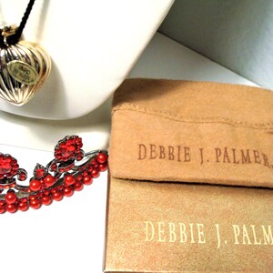 Vintage D.J.PALMER Goldtone Ribbed Heart Perfume Flacon Necklace image 9