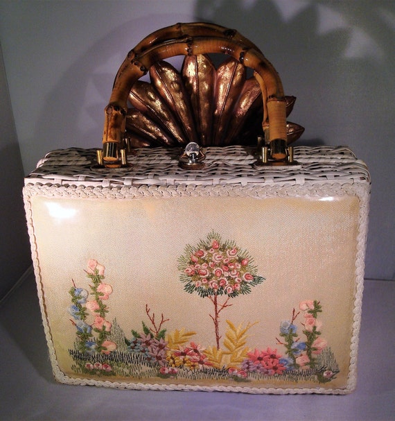 Vintage EMBROIDERED WICKER HANDBAG - Sweet White W
