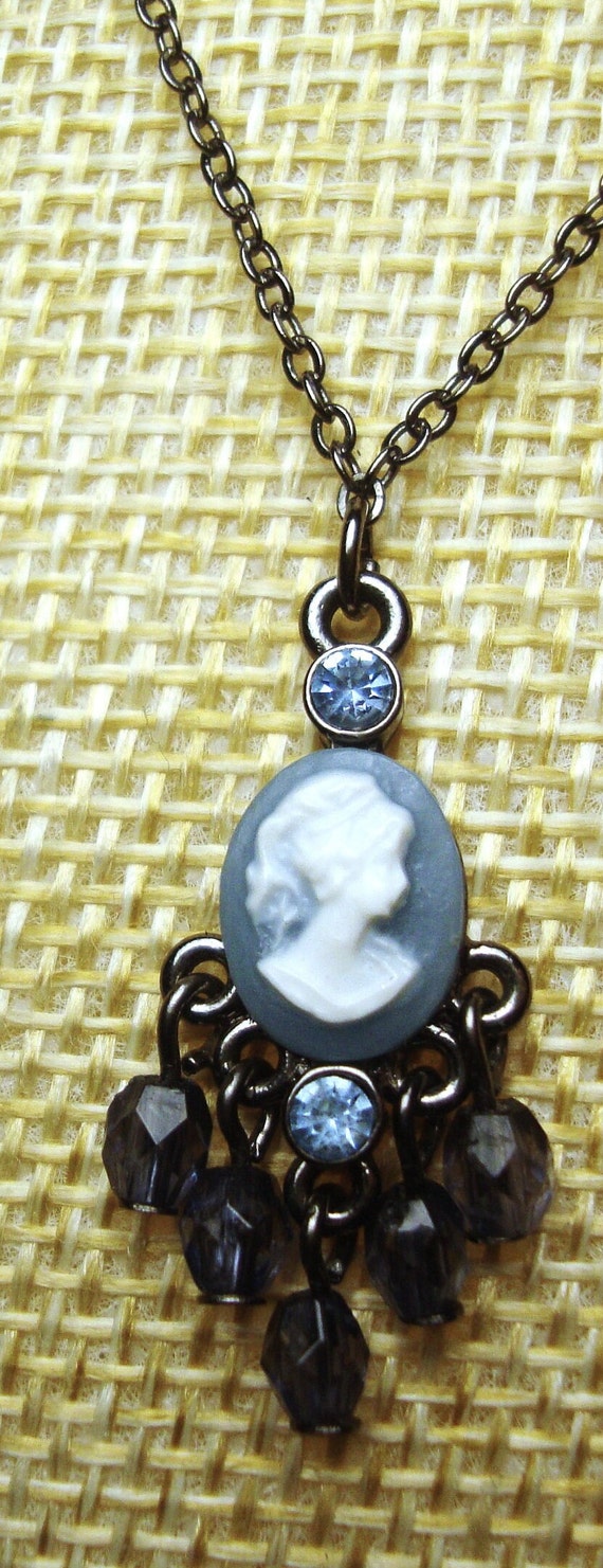 Vintage 1928 CO CAMEO NECKLACE - Dainty Blue & Wh… - image 7