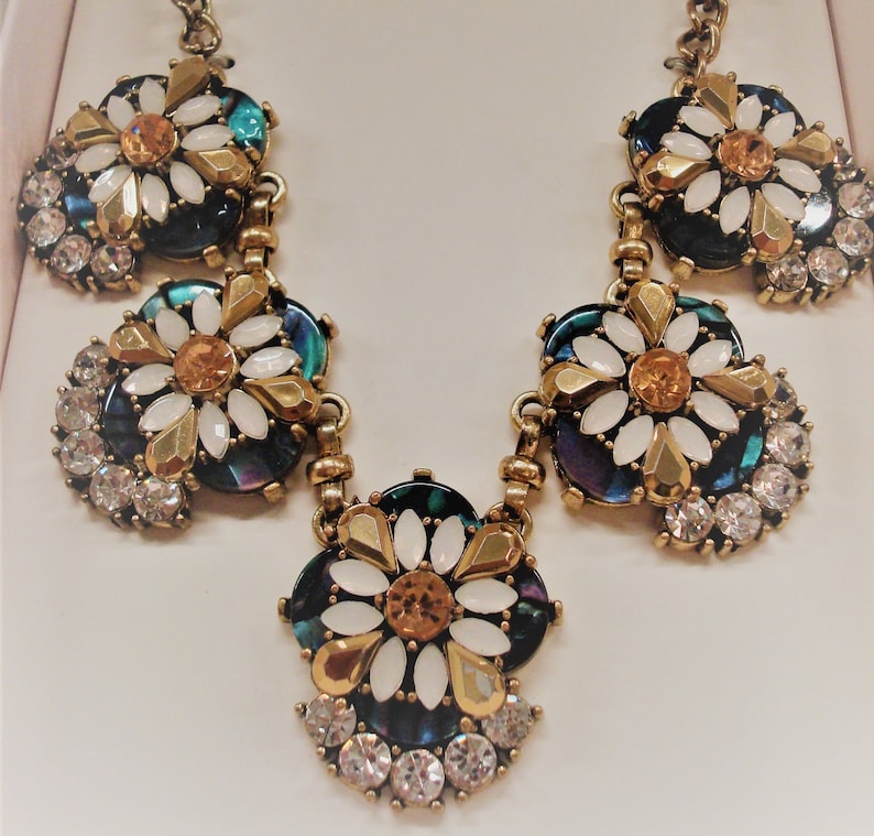 White Lovely Gold Excellent Condition!! Vintage FANCY RHINESTONE SET Green Rhinestone Necklace /& Pierced Post Earrings Gift Set