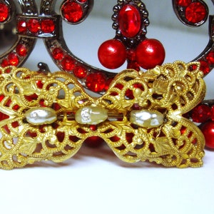 Vintage G.P. BOW BROOCH M.HASKELL - Dainty Gold Plated Filigree Bow Brooch with Faux Fresh Water Pearls - By Miriam Haskell - Signed