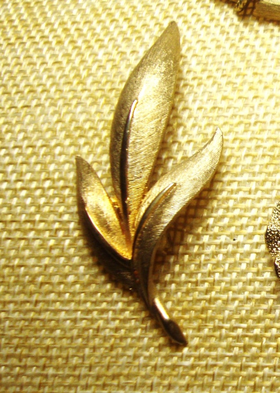 Vintage BRUSHED GOLD JEWELRY Brushed GoldMetal Bam… Gem