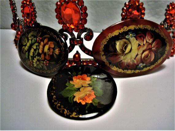 Vintage HANDPAINTED RUSSIAN BROOCHES (3) - Round … - image 8