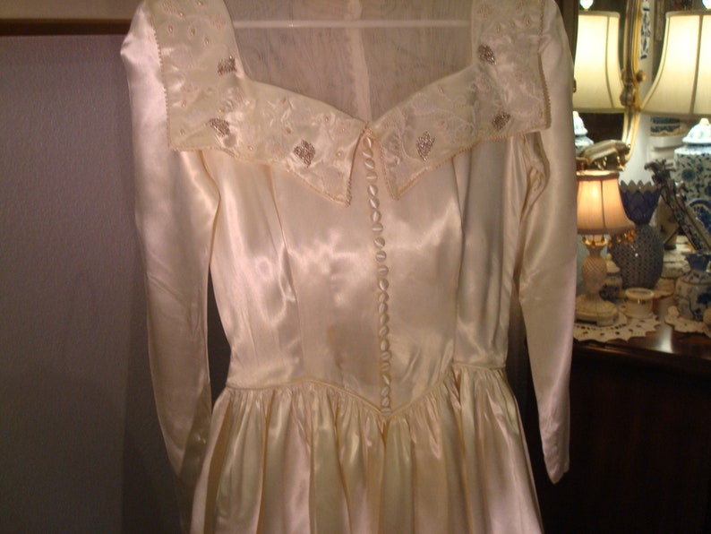 Great Vintage Condition!! Vintage MAURER WEDDING DRESS By Maurer Original Satin Ivory Size Small Beaded Collar Wedding Dress