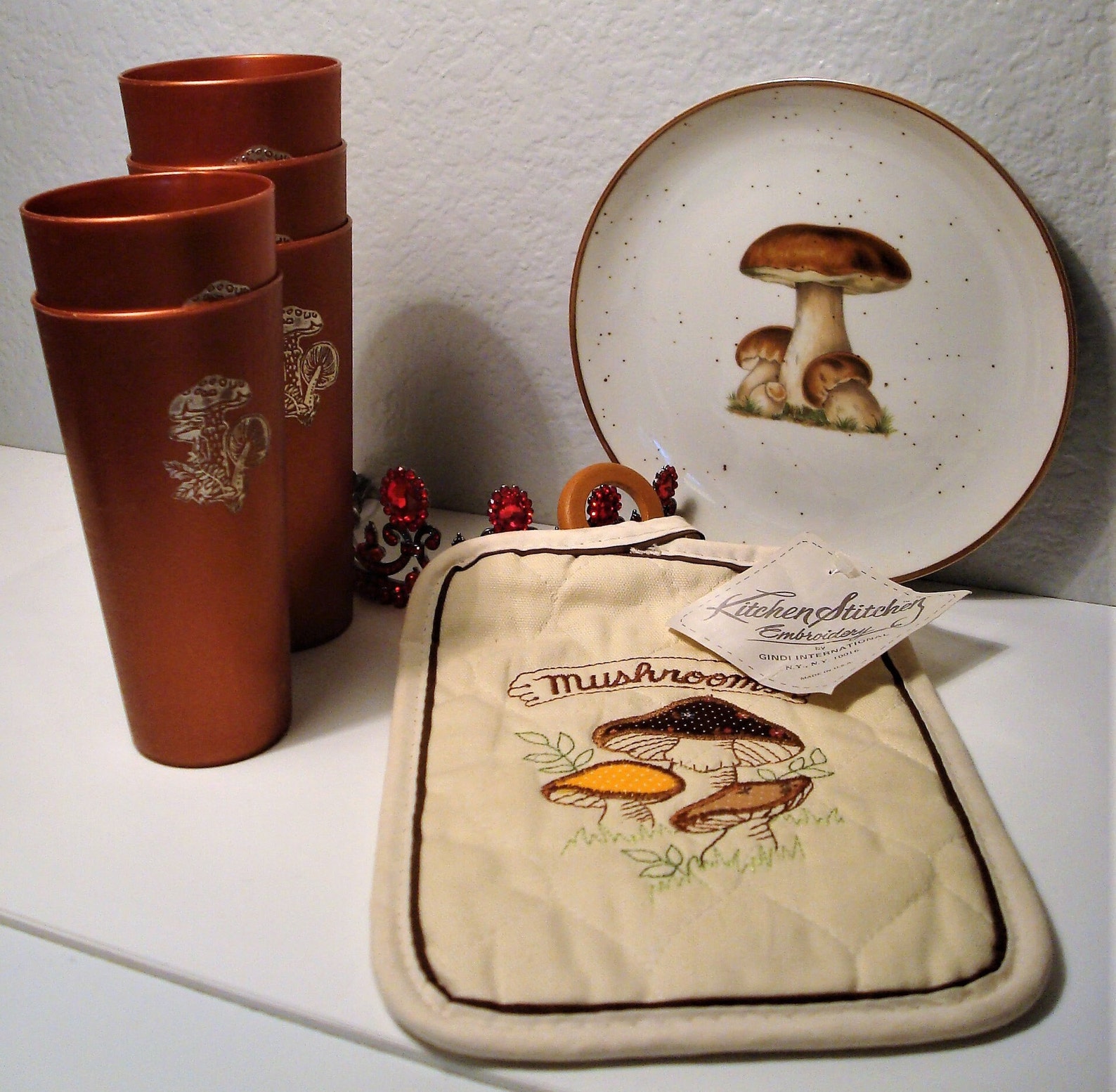 Vintage MUSHROOM KITCHEN DECOR Gold Mushroom/rust Plastic - Etsy