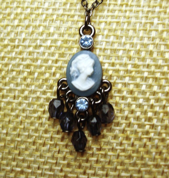 Vintage 1928 CO CAMEO NECKLACE - Dainty Blue & Wh… - image 4