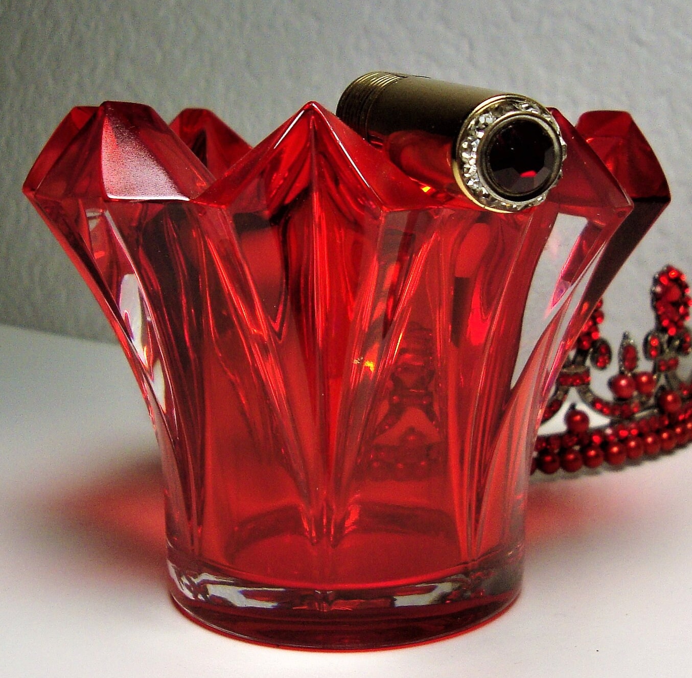 Vintage Lipstick Lighter & Ruby Crown Glass Ashtray Set - Etsy