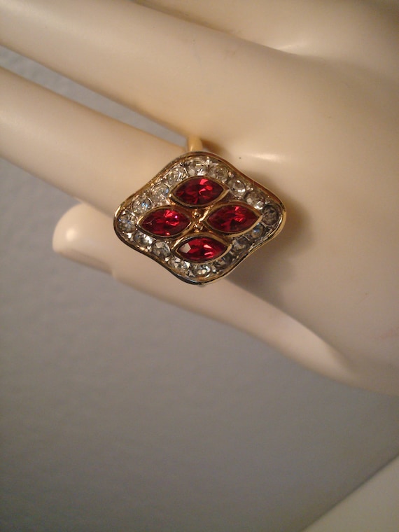 Vintage ATTWOOD & SAWYER Gold Plated Ruby Crystal Ring, Size 9 View 6