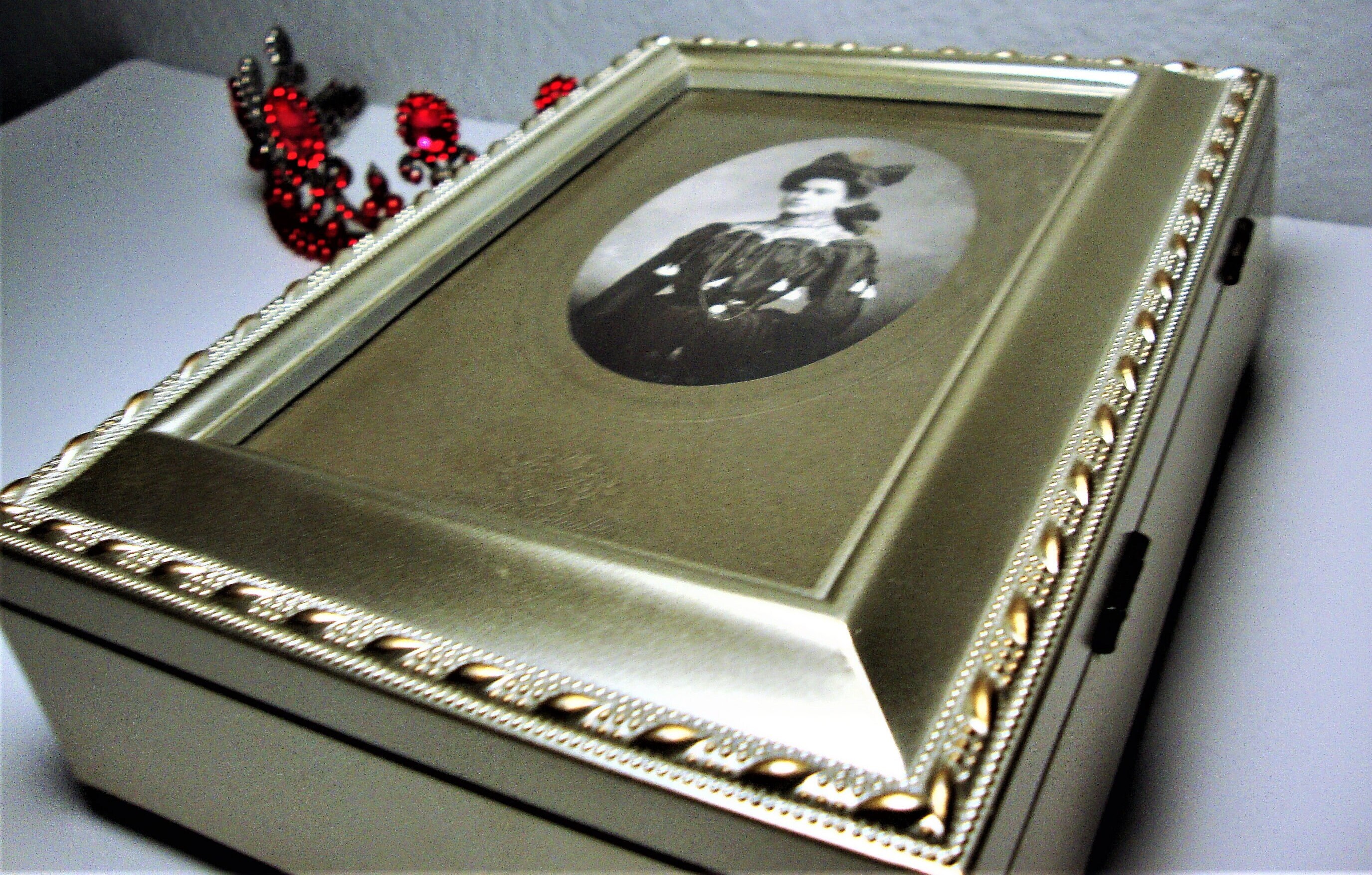 Vintage Sankyo Music Box With Photo Frame: Plays 