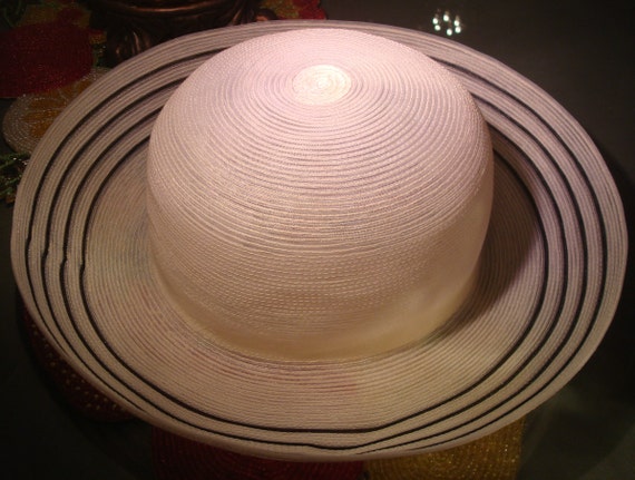 Vintage PATRICIA UNDERWOOD SUNHAT - Lightweight Wh