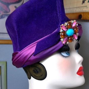 Vintage Adele Clair NY Purple Felt Hat /Jeweled Brooch & Fuchsia Beaded Mini Purse Set