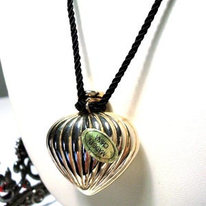 Vintage D.J.PALMER Goldtone Ribbed Heart Perfume Flacon Necklace image 4