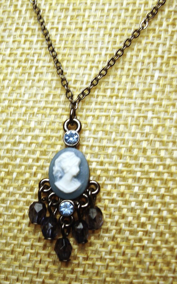 Vintage 1928 CO CAMEO NECKLACE - Dainty Blue & Wh… - image 6