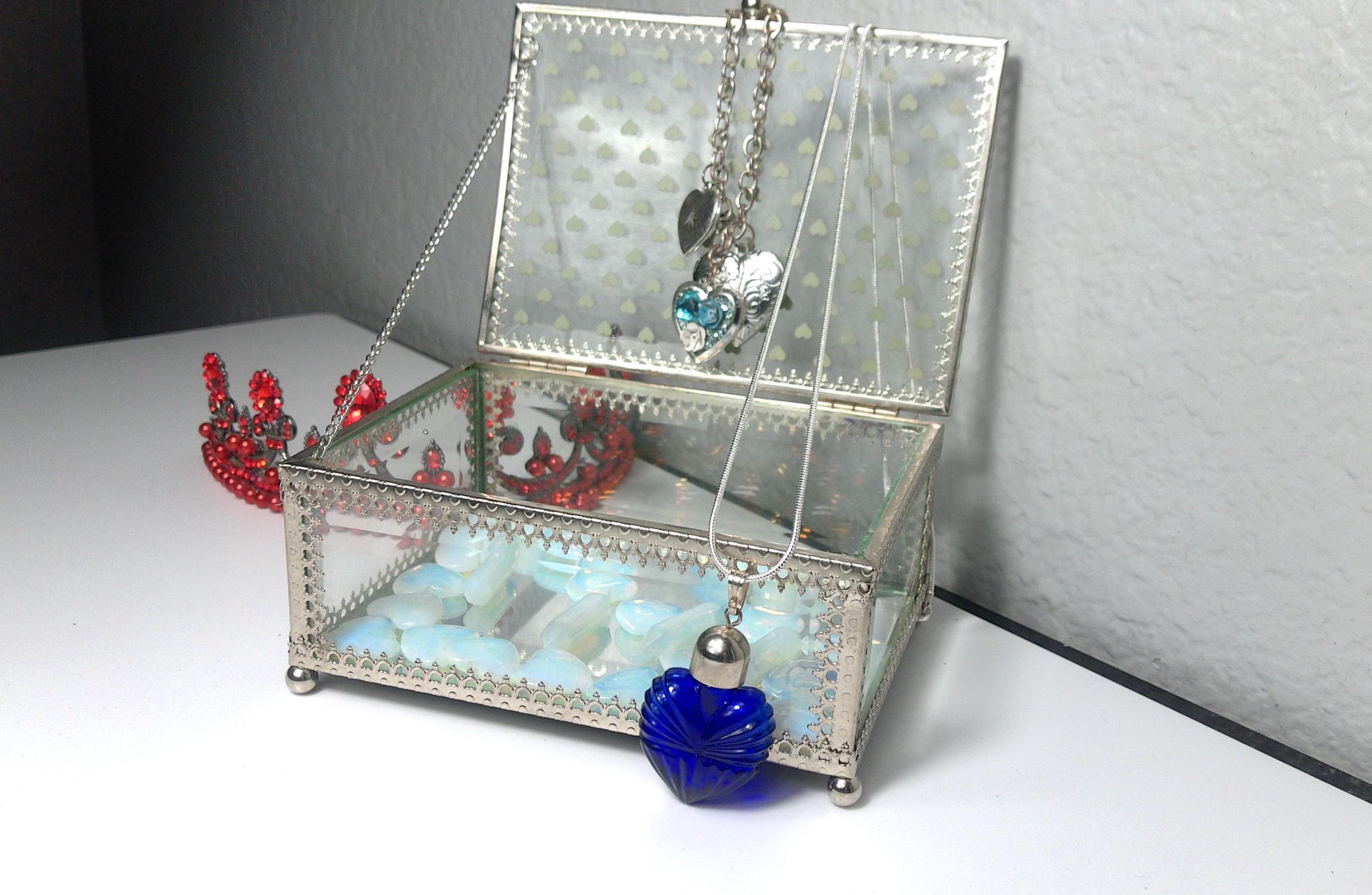Vintage Nicole Miller Glass Jewelry Box Set With Heart Perfume