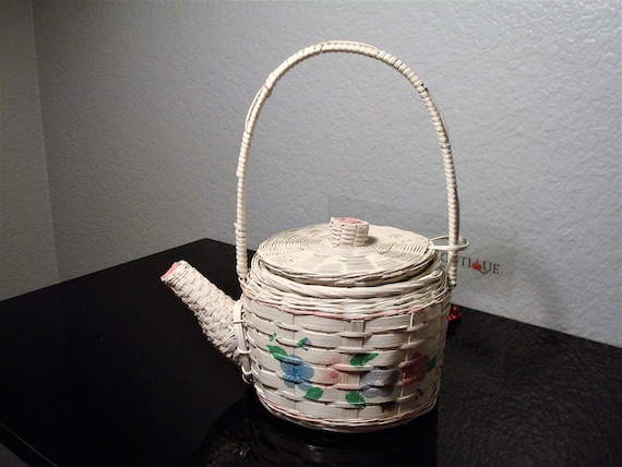 Vintage WICKER TEAPOT HANDBAG - White Wicker Teapo