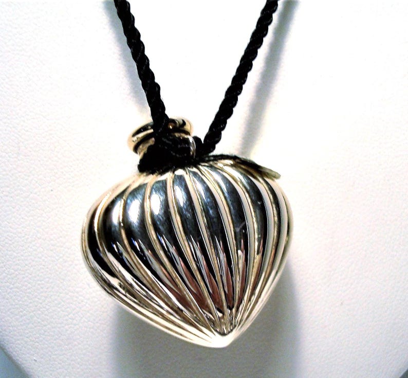 Vintage D.J.PALMER Goldtone Ribbed Heart Perfume Flacon Necklace image 1