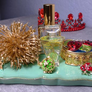 Vintage Green / Gold Vanity Collection – Perfume, Atomizer, Diffuser Necklace, Trinket Box & Vanity Tray