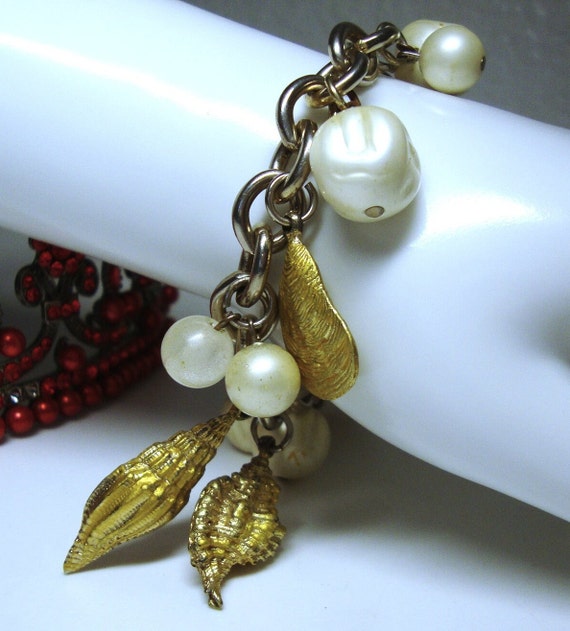 Vintage SHELLS & PEARLS BRACELET - Silvertone Dan… - image 4