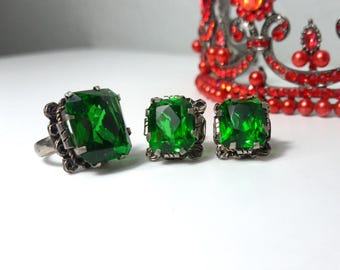 Vintage Green Glass Jewelry Set – Sterling Silver Ring Size 7, Screw-Back Earrings