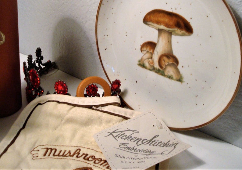 Vintage MUSHROOM KITCHEN DECOR Gold Mushroom/rust Plastic Etsy