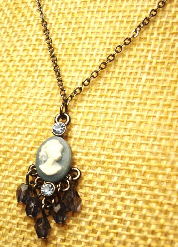 Vintage 1928 CO CAMEO NECKLACE - Dainty Blue & Wh… - image 3