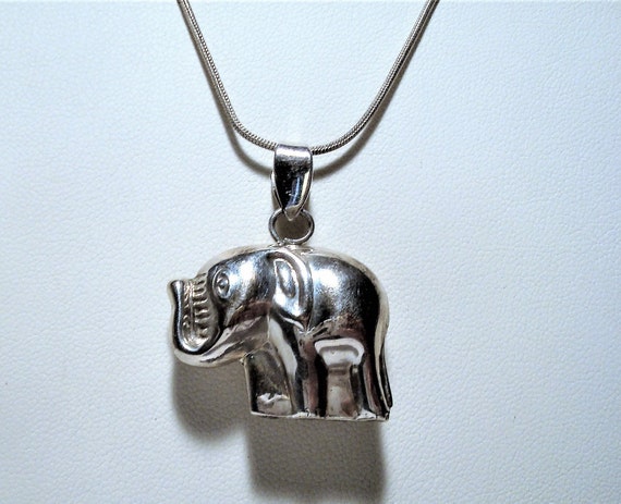 Vintage SILVER ELEPHANT PENDANT - Puffed Elephant… - image 9
