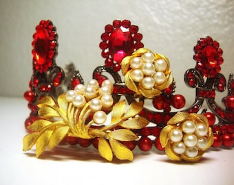 Vintage J.J. Brooch and Clip-On Earrings Set: Gold Plated Leaf & Faux Pearl