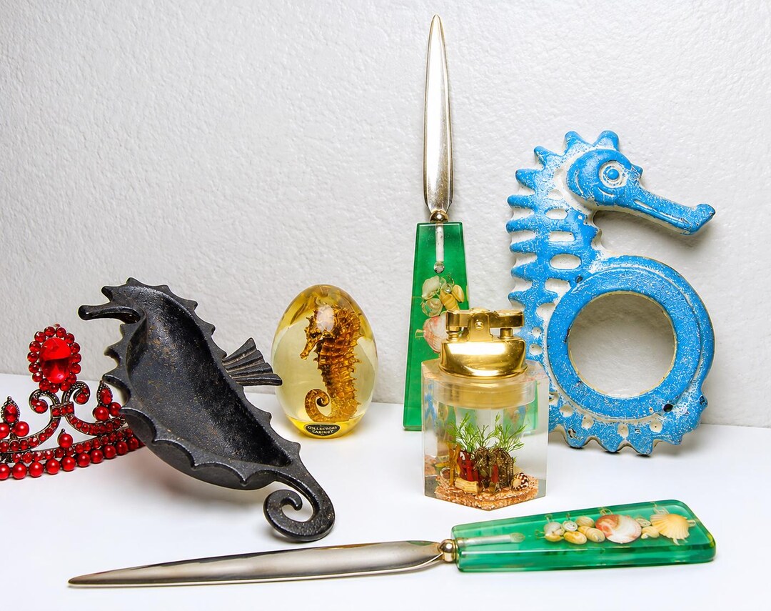 Vintage Seahorse Coastal Decor Collection – Working Lucite Lighter