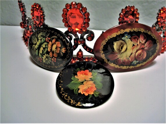 Vintage HANDPAINTED RUSSIAN BROOCHES (3) - Round … - image 5