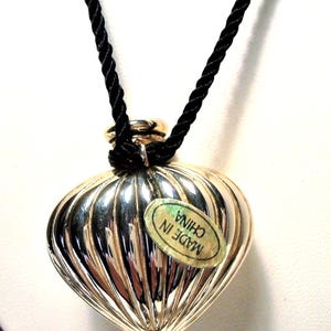 Vintage D.J.PALMER Goldtone Ribbed Heart Perfume Flacon Necklace image 8