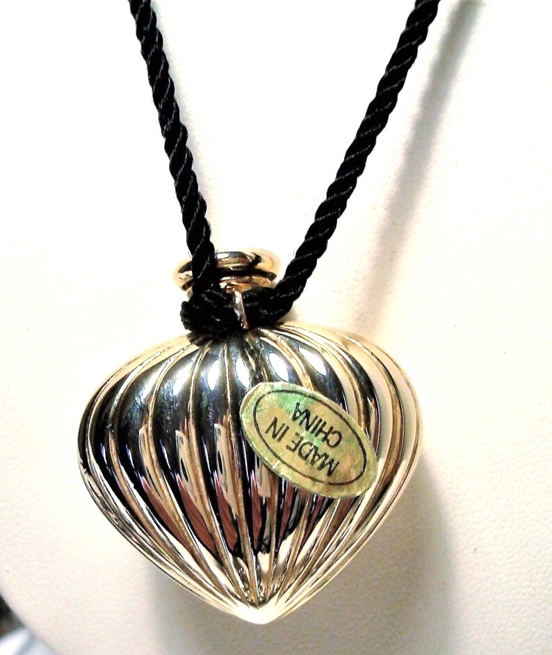 Vintage D.J.PALMER Goldtone Ribbed Heart Perfume Flacon Necklace image 8
