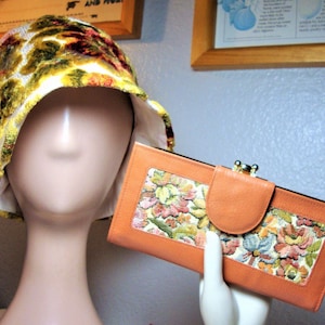 SOMBRERO Y CARTERA DE TAPIZ VINTAGE - Sombrero de pescador de brocado de chenilla con tapiz, ala vuelta - Cartera de cuero de grano superior, motivo de tapiz floral, Buxton