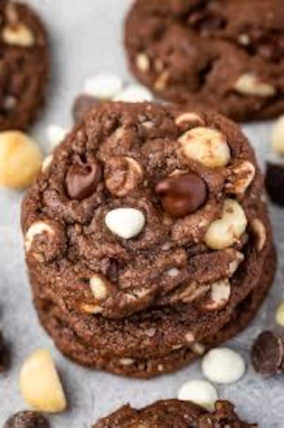 Chocolate chip macadamia nut cookie