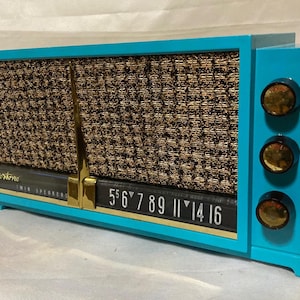 Vintage 1957 Silvertone Radio: Turquoise Bluetooth Stereo Speaker