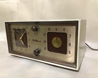 Cool MCM 1955 Trav-Ler Clock Radio 55C44 Original Works Great Repainted NICE Free Shipping