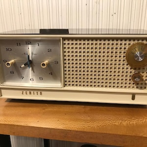 Charcoal Gray & White 1961 Mid Century Modern Zenith Clock Radio Model H519C Works and Looks Great Free Shipping