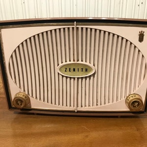 Tan and Brown Vintage 1959 Zenith AM Radio "Cotillion" model 6B05 Beautiful & Works  Free Shipping