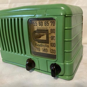 Vintage Deco 1940 Radiola Radio 511-A New Paint Bluetooth Amp & Speaker Nice Free Shipping