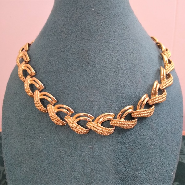 Vintage Signed Napier 16" Gold Tone Link Necklace