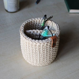 Double round eyeglass holder Bedside phone and remote control stand Eyeglasses case Multiple sunglasses basket Glasses nightstand storage